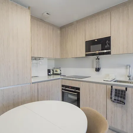 Cubo's Urban Sky Martiricos 14 Apartment